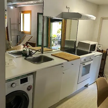 Cozy Studio In Central Area Of Apartman *